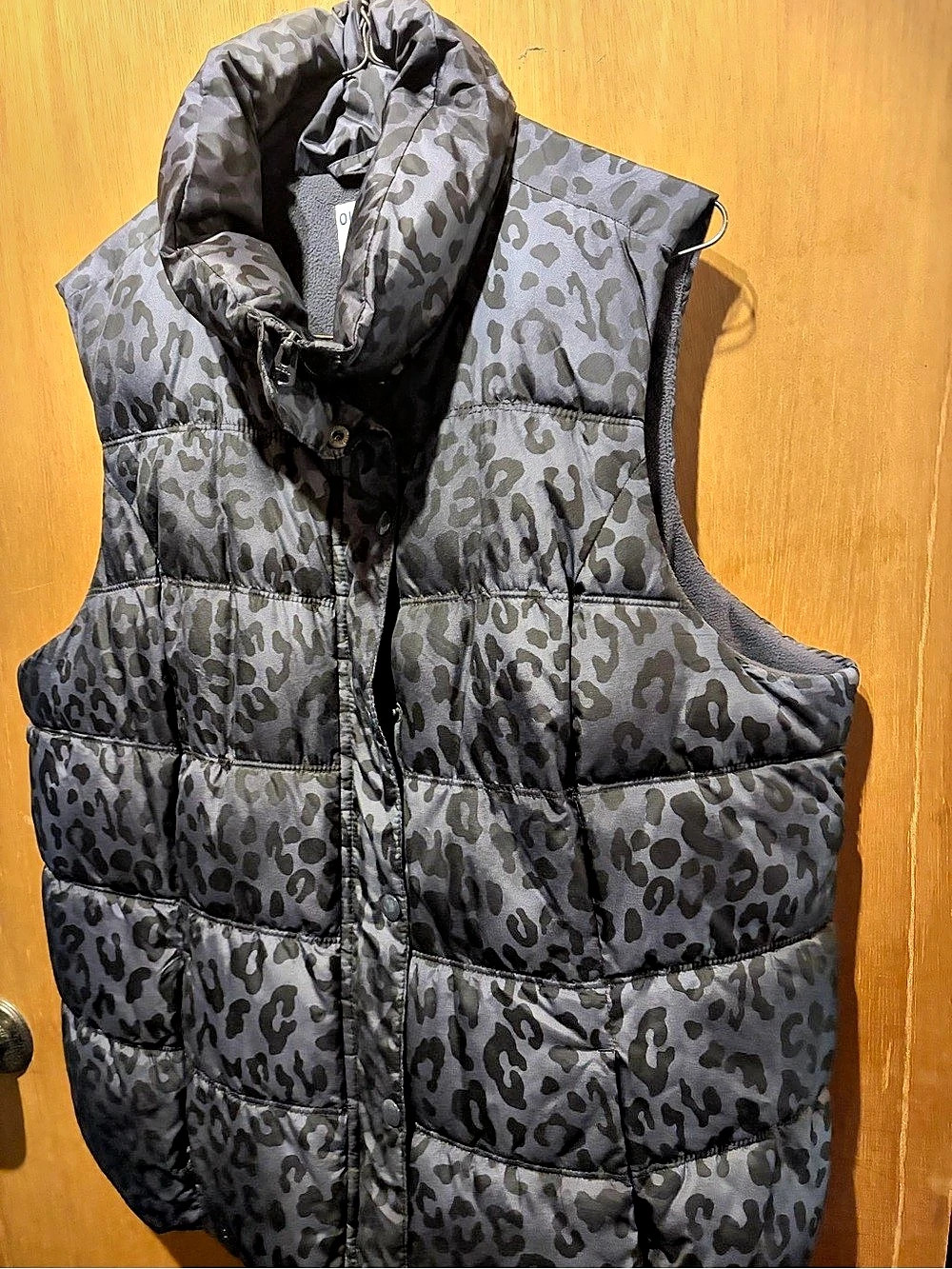 Old Navy Women's Grey Black Leopard Print Puffer Vest XL